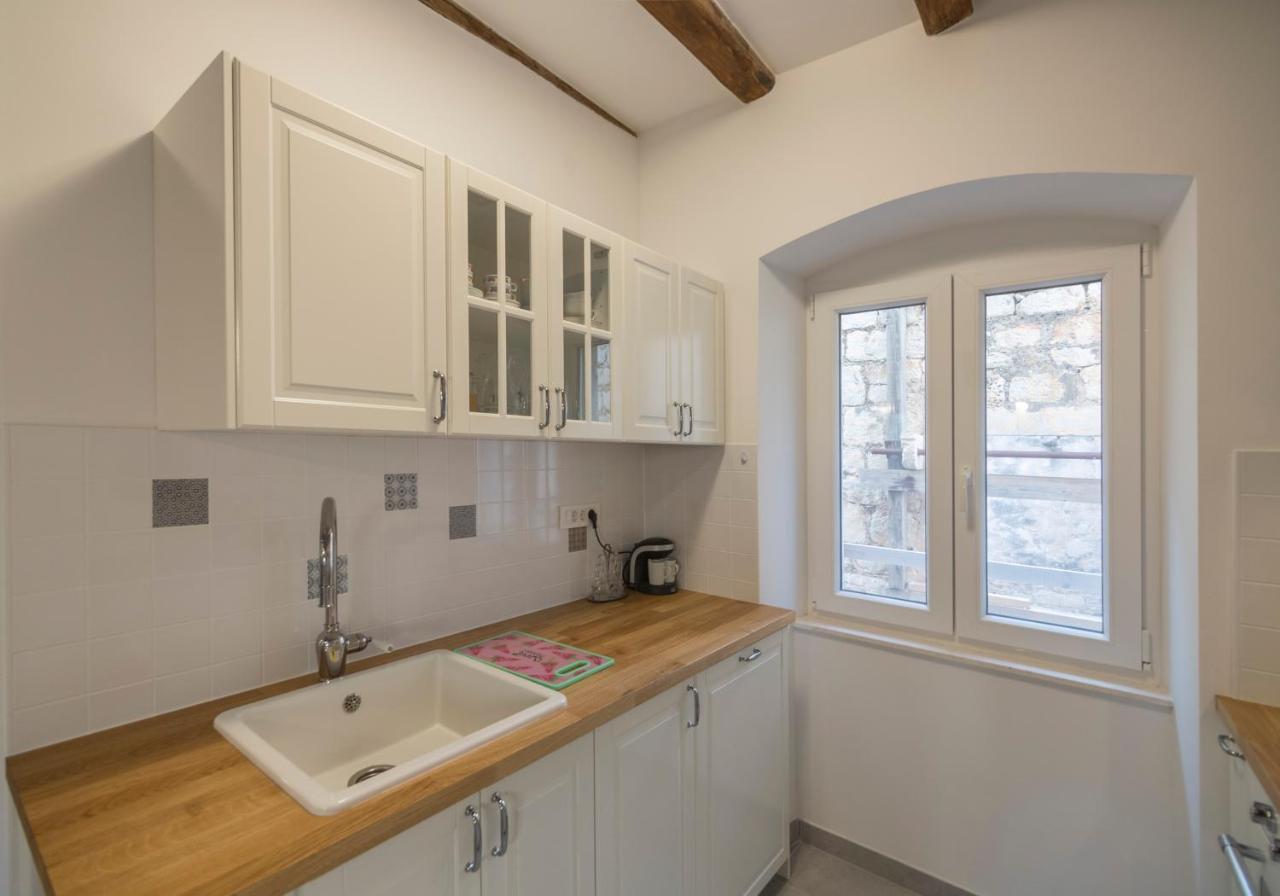 Apartment Bepi Komiza